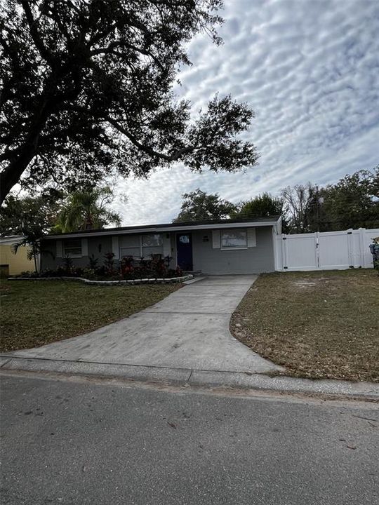 For Rent: $2,700 (3 beds, 2 baths, 1295 Square Feet)