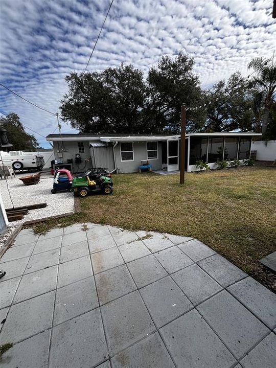 For Rent: $2,700 (3 beds, 2 baths, 1295 Square Feet)