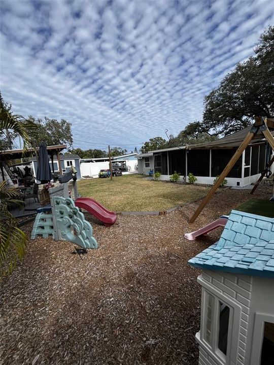 For Rent: $2,700 (3 beds, 2 baths, 1295 Square Feet)