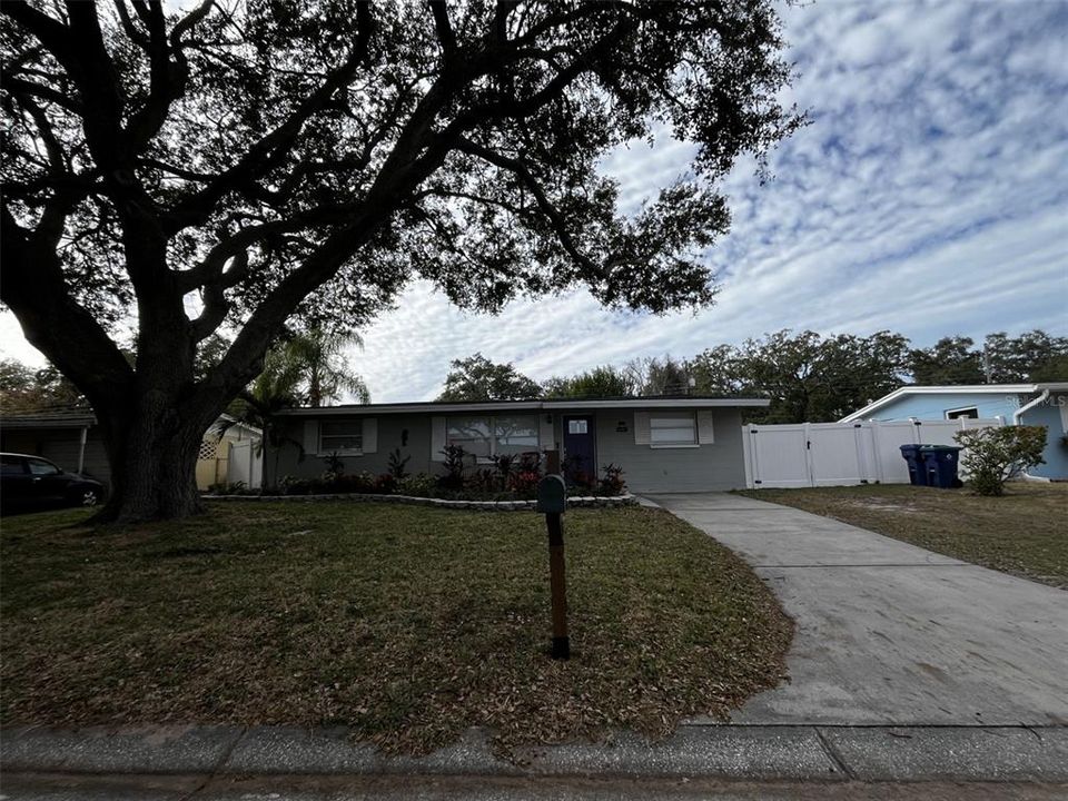 For Rent: $2,700 (3 beds, 2 baths, 1295 Square Feet)