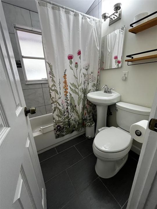 For Rent: $2,700 (3 beds, 2 baths, 1295 Square Feet)