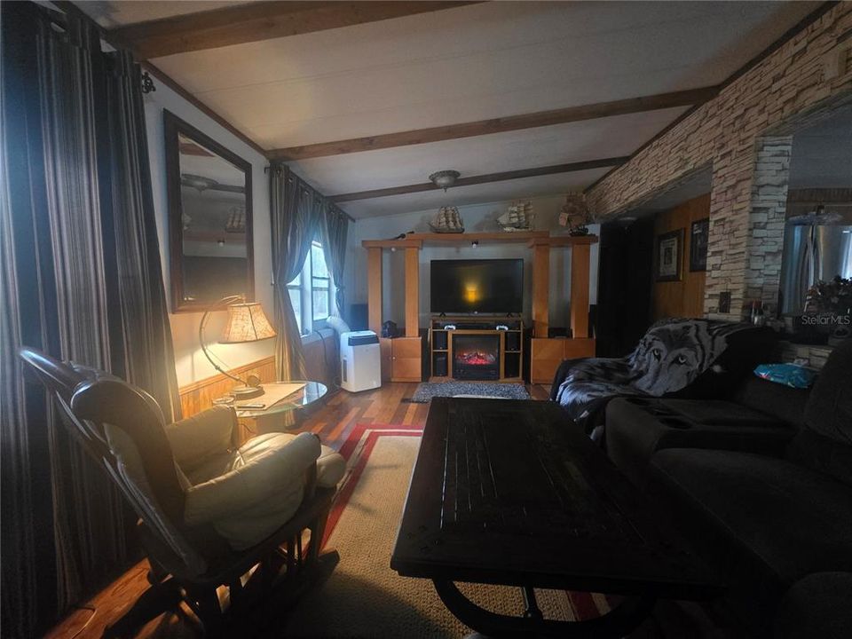 待售: $250,000 (3 贝兹, 2 浴室, 1344 平方英尺)