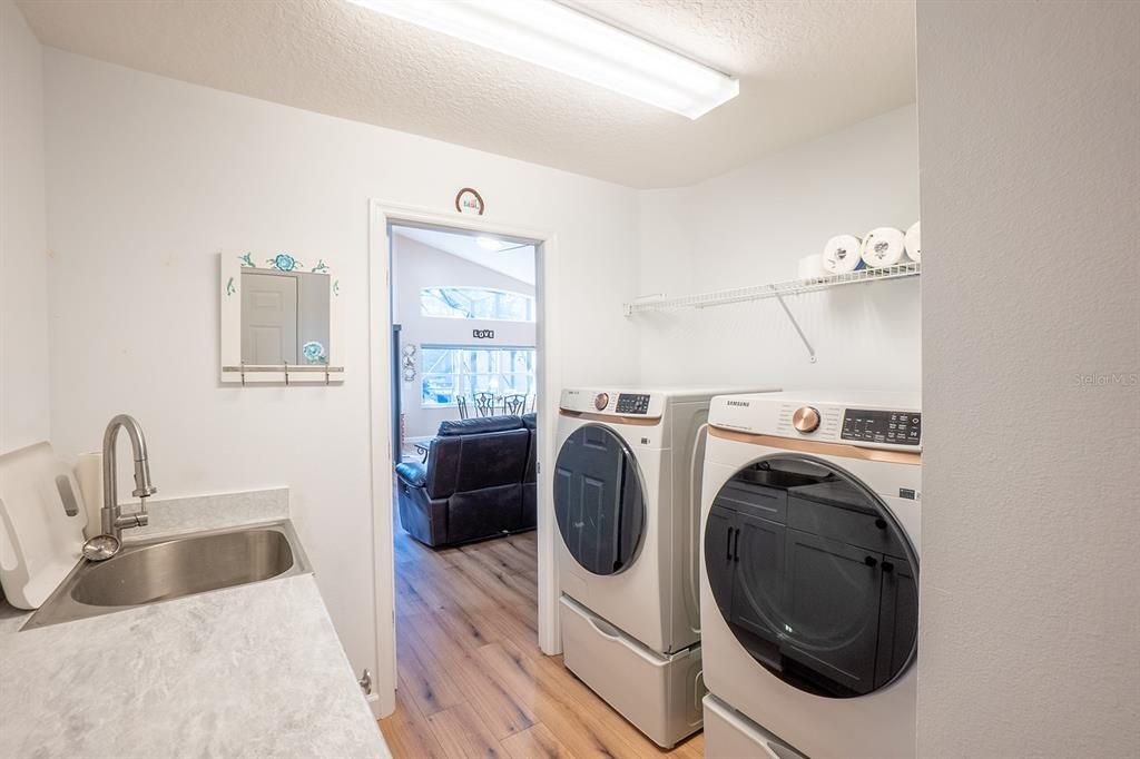 For Sale: $529,000 (3 beds, 2 baths, 1883 Square Feet)