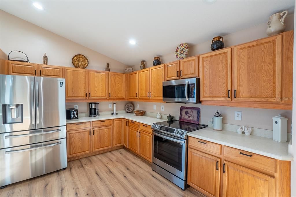 For Sale: $529,000 (3 beds, 2 baths, 1883 Square Feet)