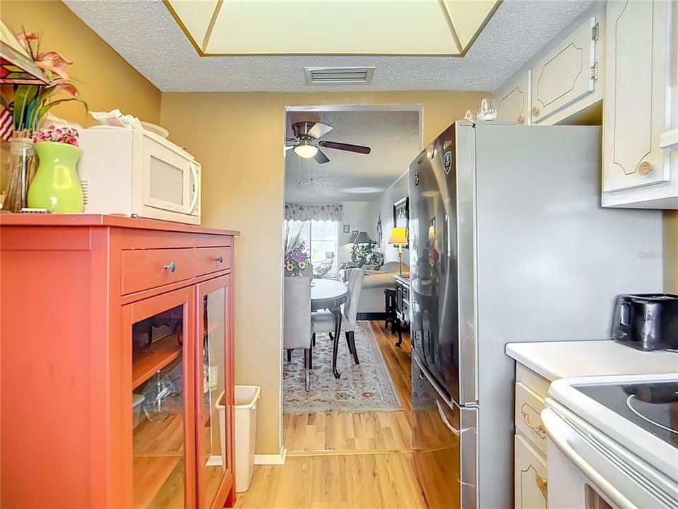 待售: $114,000 (2 贝兹, 1 浴室, 960 平方英尺)