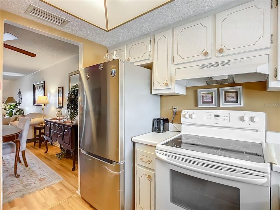 待售: $114,000 (2 贝兹, 1 浴室, 960 平方英尺)