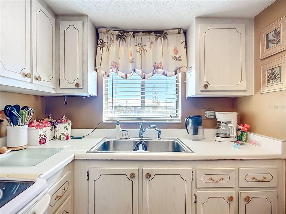 待售: $114,000 (2 贝兹, 1 浴室, 960 平方英尺)