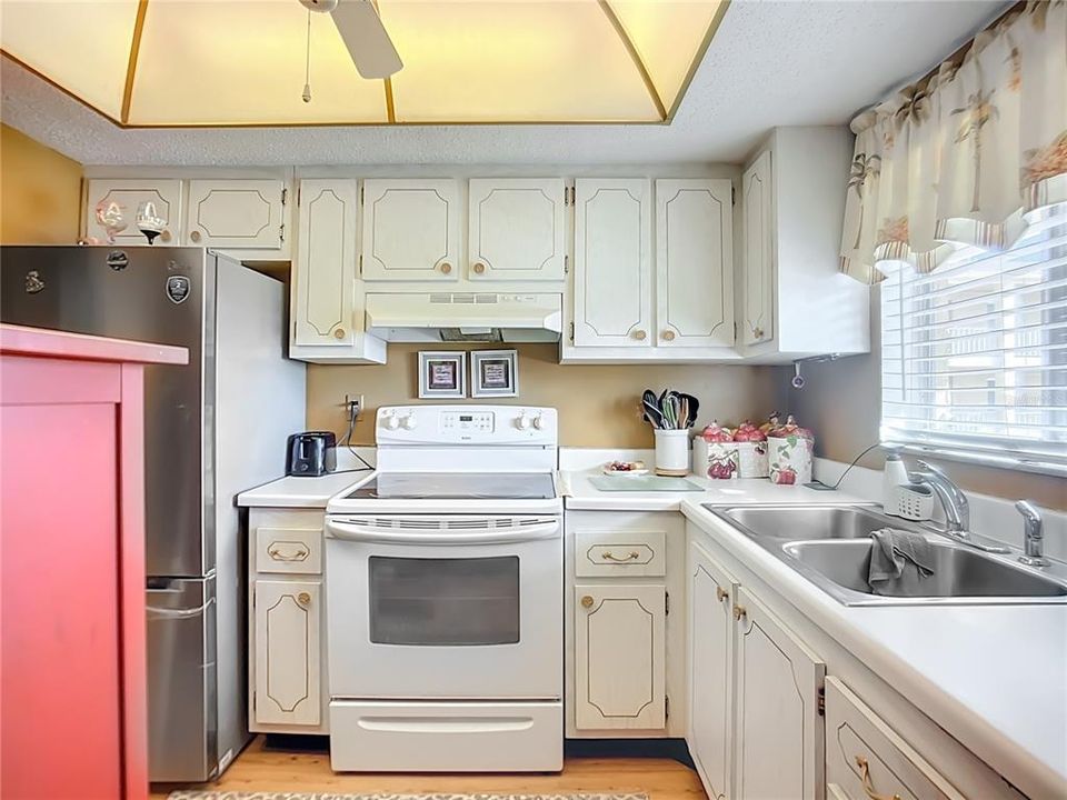 待售: $114,000 (2 贝兹, 1 浴室, 960 平方英尺)