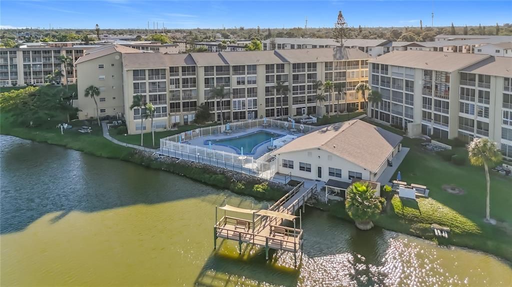 待售: $114,000 (2 贝兹, 1 浴室, 960 平方英尺)