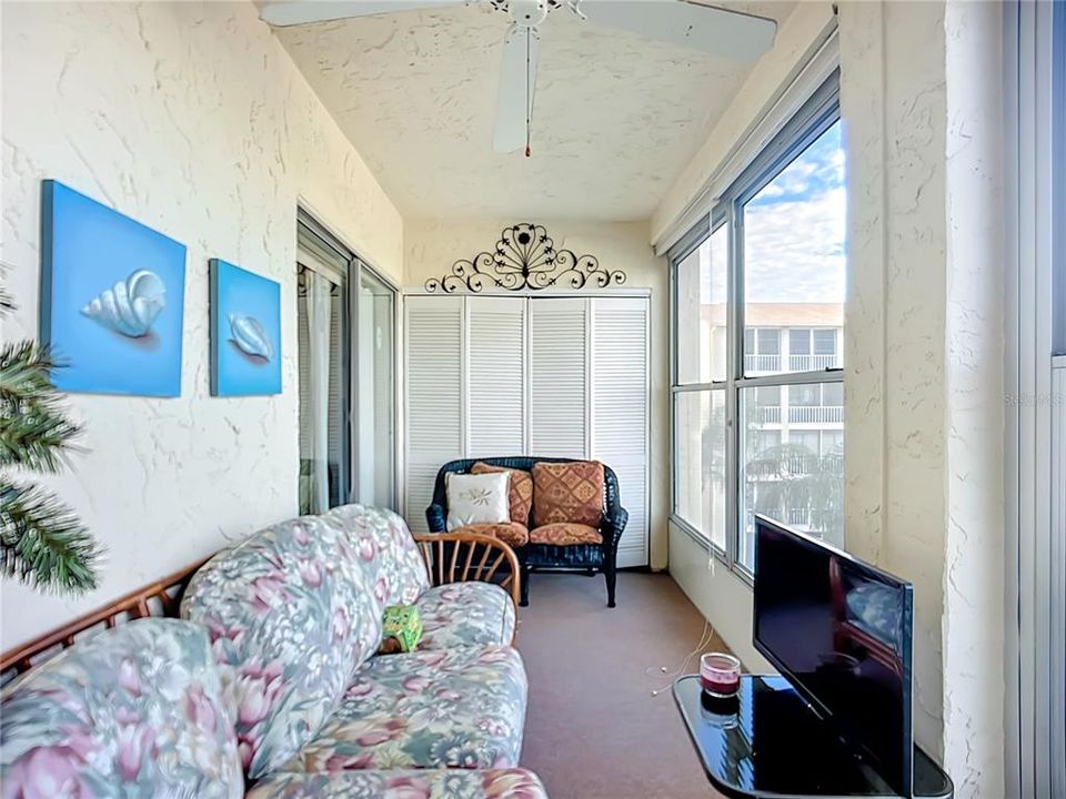 待售: $114,000 (2 贝兹, 1 浴室, 960 平方英尺)