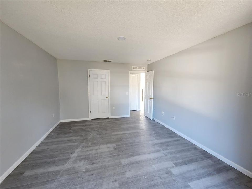 For Sale: $449,000 (6 beds, 4 baths, 2328 Square Feet)