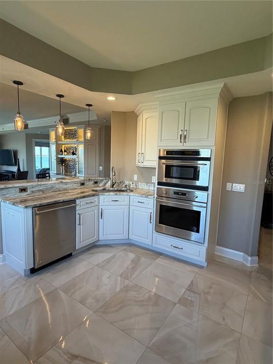 For Rent: $5,999 (3 beds, 3 baths, 2201 Square Feet)