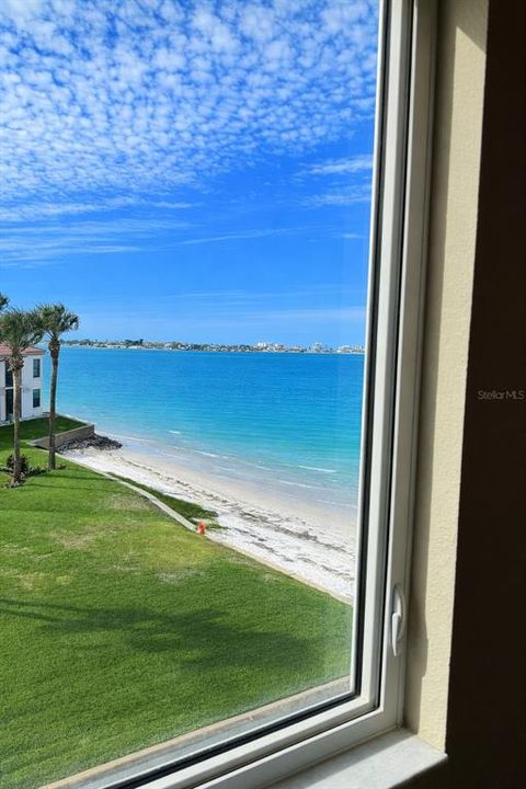 For Rent: $5,999 (3 beds, 3 baths, 2201 Square Feet)