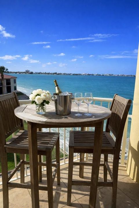 For Rent: $5,999 (3 beds, 3 baths, 2201 Square Feet)