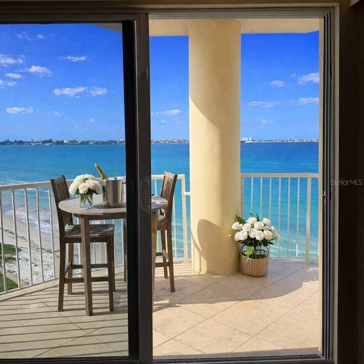 For Rent: $5,999 (3 beds, 3 baths, 2201 Square Feet)