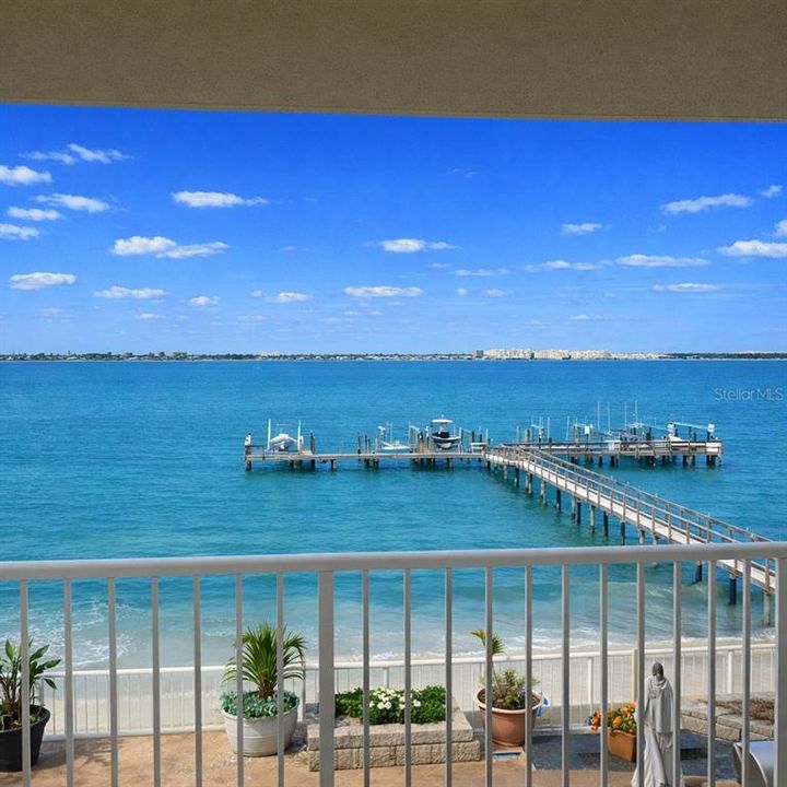 For Rent: $5,999 (3 beds, 3 baths, 2201 Square Feet)