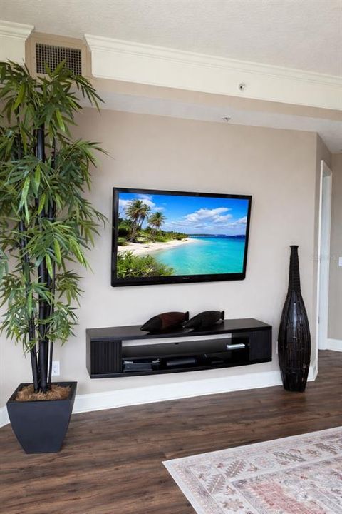 For Rent: $5,999 (3 beds, 3 baths, 2201 Square Feet)