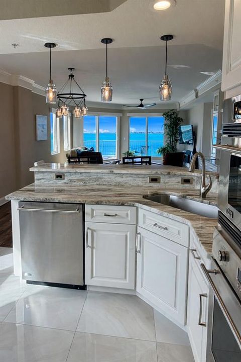 For Rent: $5,999 (3 beds, 3 baths, 2201 Square Feet)