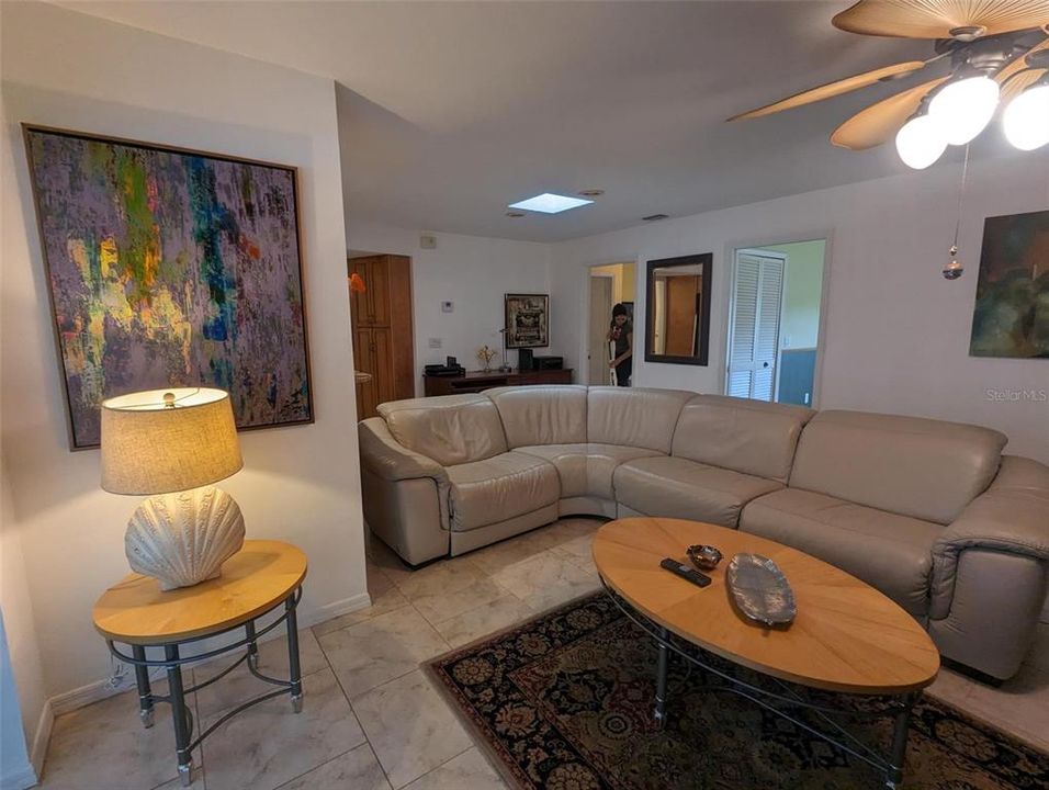 В аренду: $6,700 (3 спален, 2 ванн, 2098 Квадратных фут)