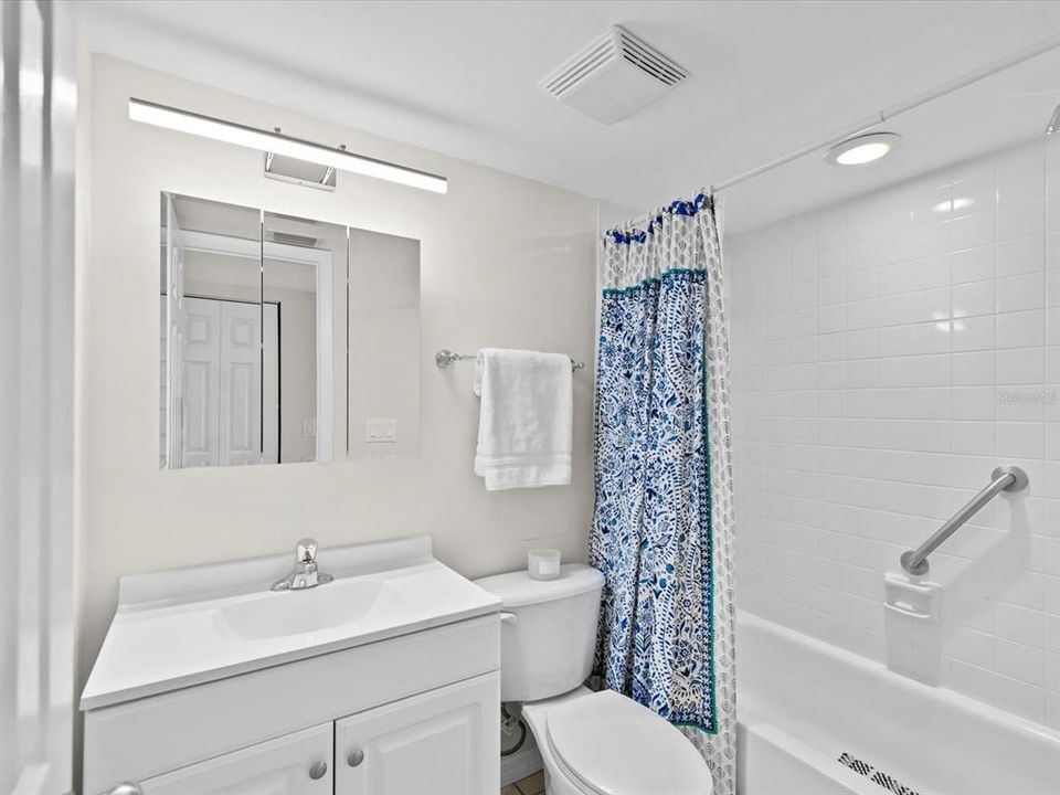 En Venta: $212,000 (2 camas, 2 baños, 1160 Pies cuadrados)