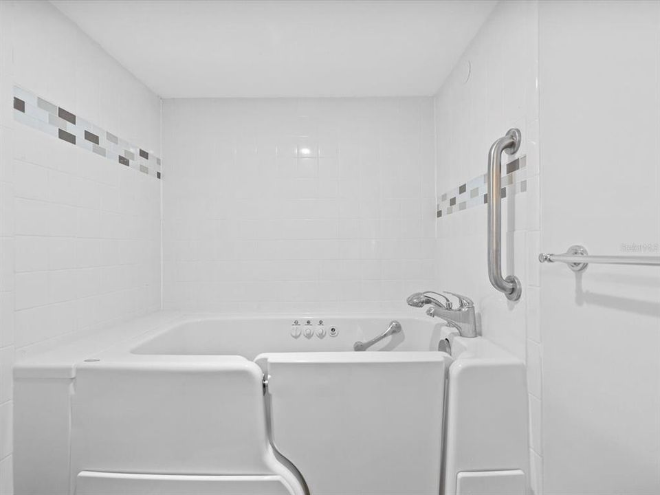 En Venta: $212,000 (2 camas, 2 baños, 1160 Pies cuadrados)