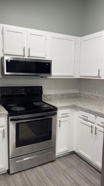 For Sale: $295,000 (3 beds, 2 baths, 1064 Square Feet)