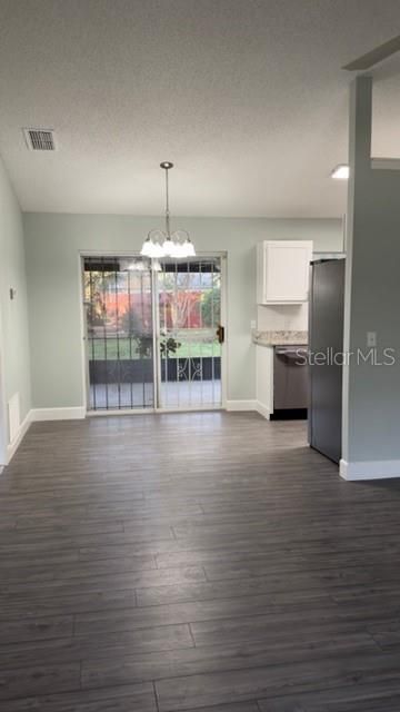 For Sale: $295,000 (3 beds, 2 baths, 1064 Square Feet)