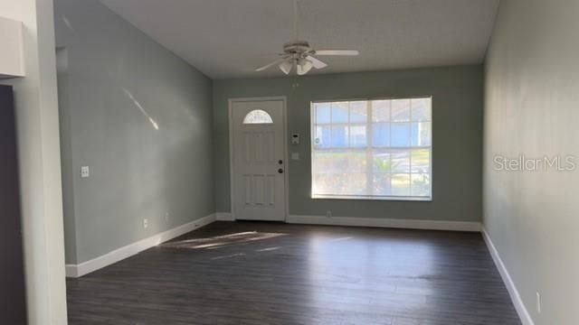 For Sale: $295,000 (3 beds, 2 baths, 1064 Square Feet)