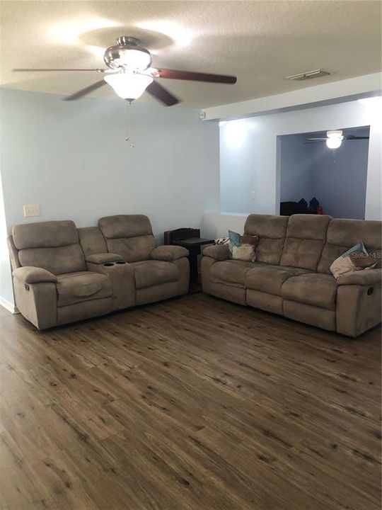 For Sale: $410,000 (3 beds, 2 baths, 1701 Square Feet)