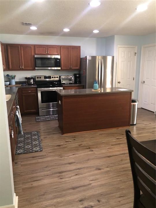 For Sale: $410,000 (3 beds, 2 baths, 1701 Square Feet)