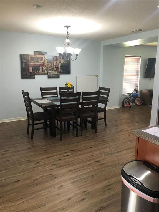 For Sale: $410,000 (3 beds, 2 baths, 1701 Square Feet)