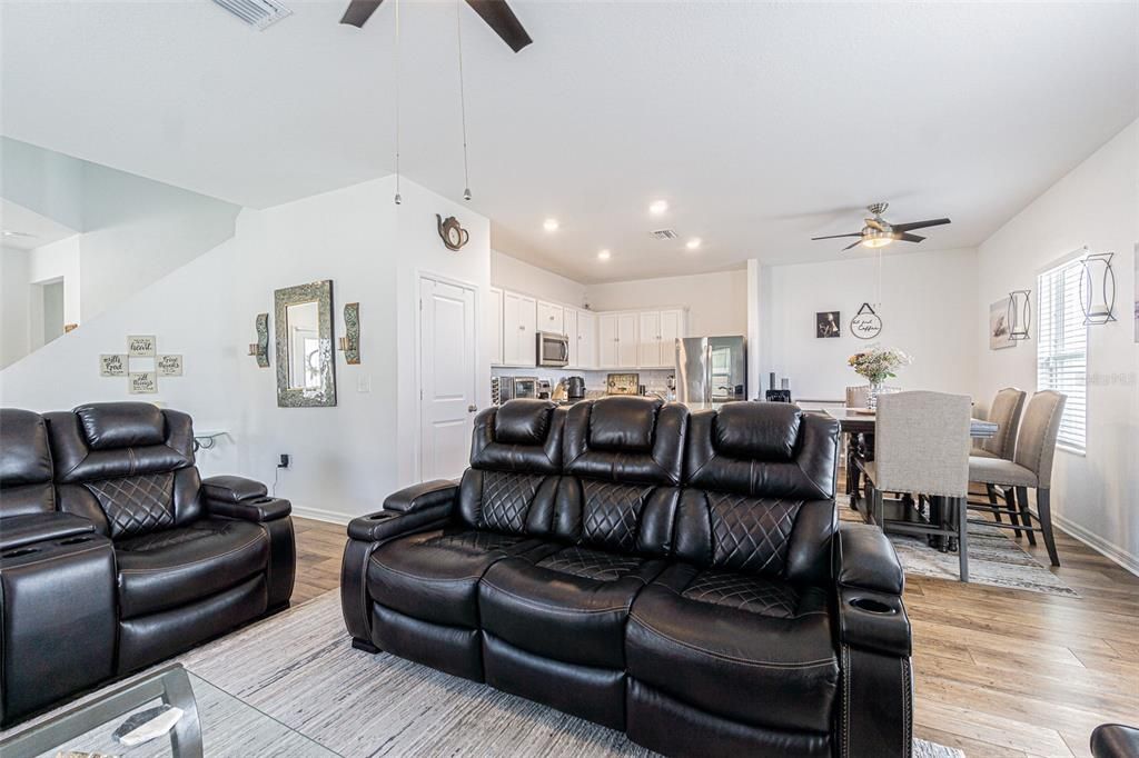 出租: $2,200 (5 贝兹, 3 浴室, 2268 平方英尺)