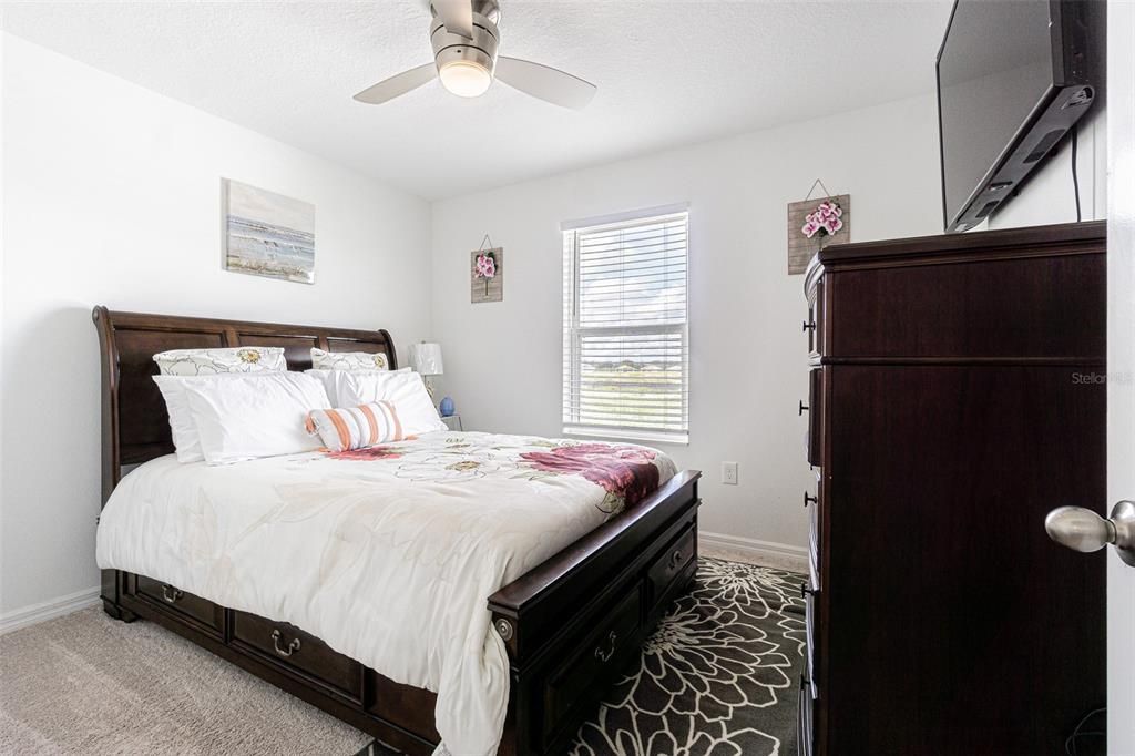 出租: $2,200 (5 贝兹, 3 浴室, 2268 平方英尺)