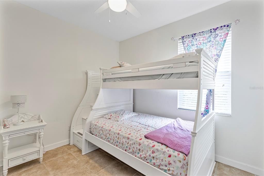 En Venta: $634,900 (5 camas, 3 baños, 2604 Pies cuadrados)