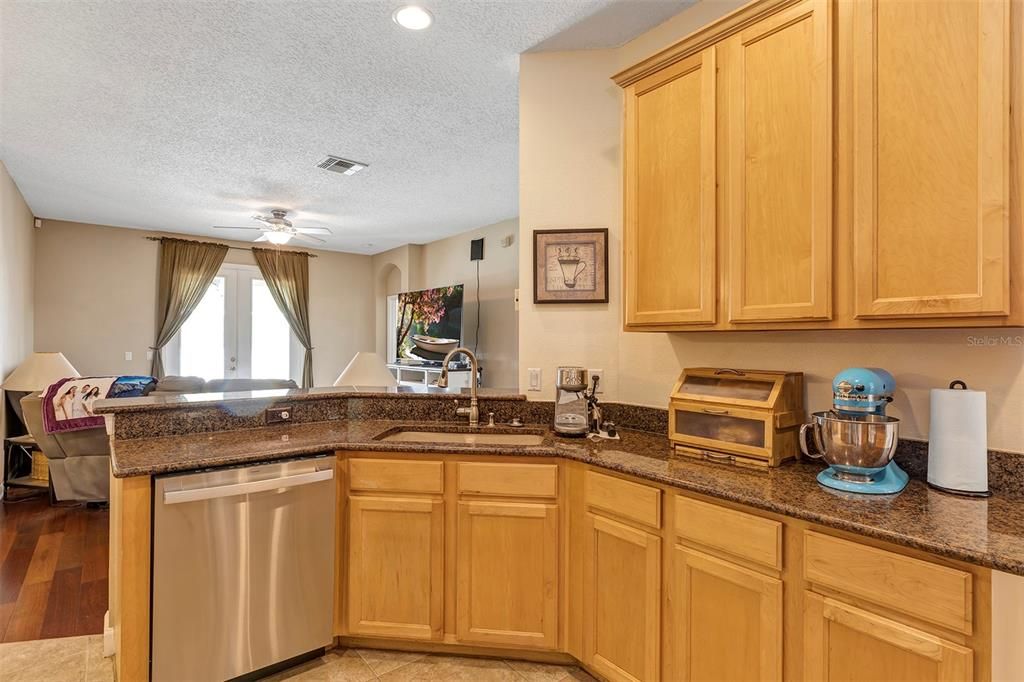 En Venta: $634,900 (5 camas, 3 baños, 2604 Pies cuadrados)