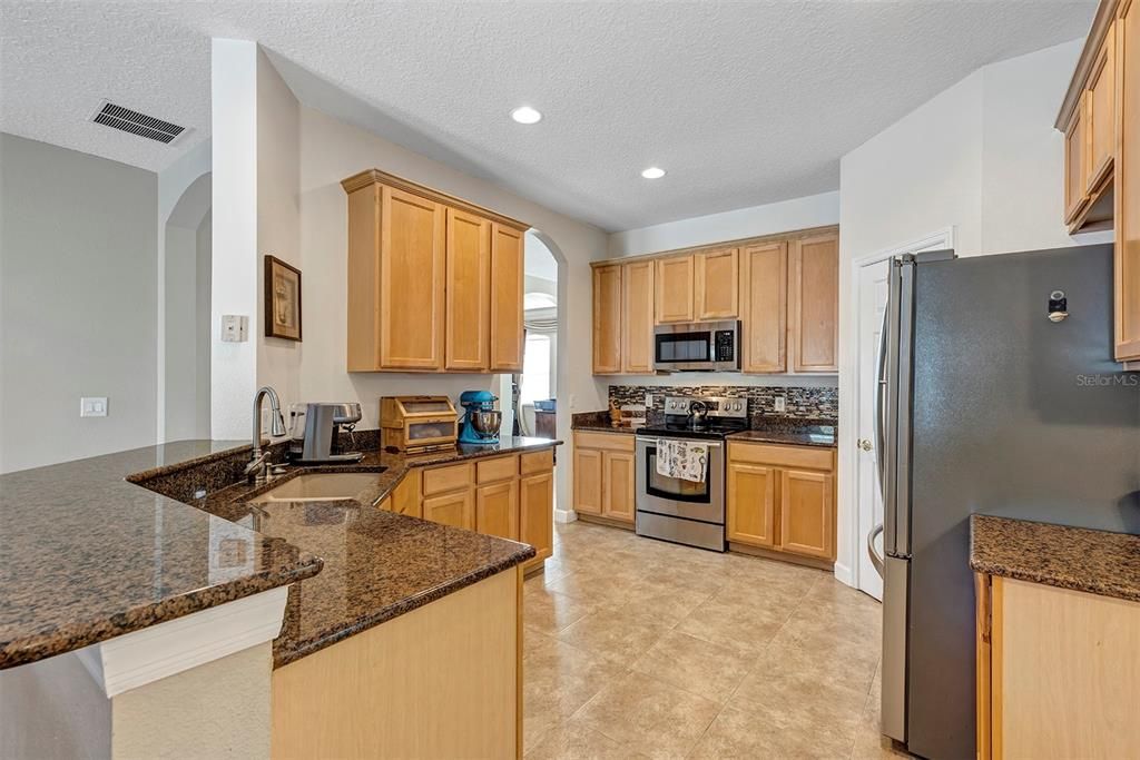 En Venta: $634,900 (5 camas, 3 baños, 2604 Pies cuadrados)