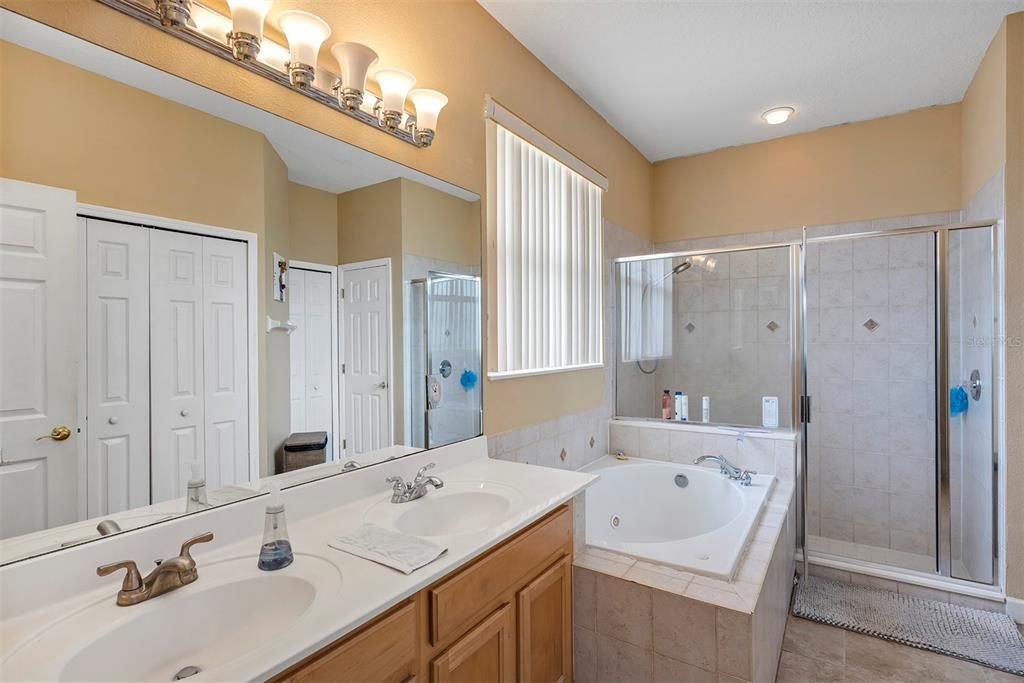 En Venta: $634,900 (5 camas, 3 baños, 2604 Pies cuadrados)