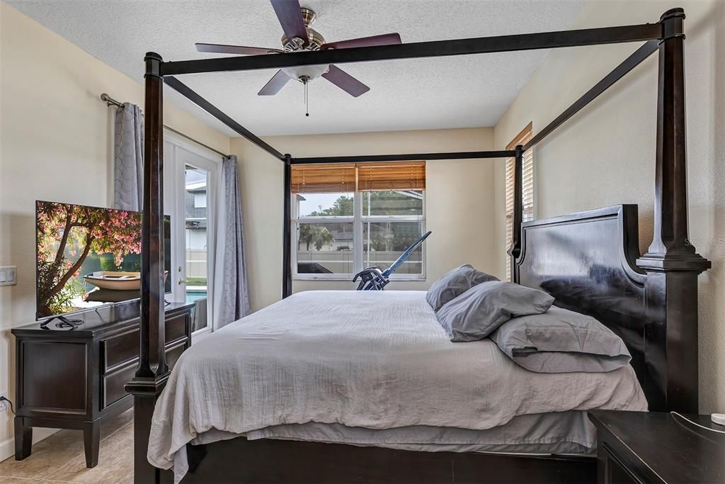 En Venta: $634,900 (5 camas, 3 baños, 2604 Pies cuadrados)