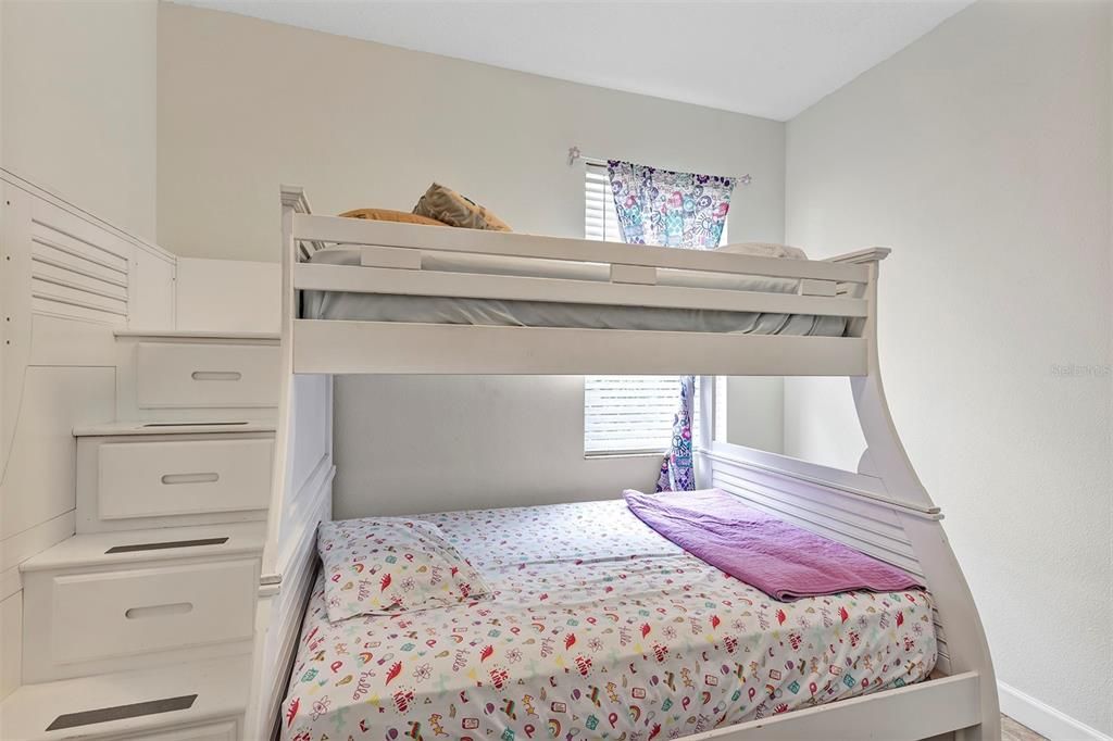 En Venta: $634,900 (5 camas, 3 baños, 2604 Pies cuadrados)