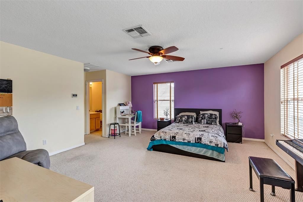 En Venta: $634,900 (5 camas, 3 baños, 2604 Pies cuadrados)