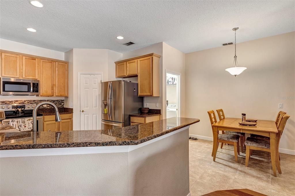 En Venta: $634,900 (5 camas, 3 baños, 2604 Pies cuadrados)