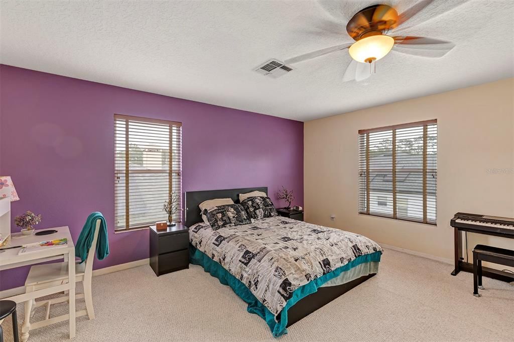 En Venta: $634,900 (5 camas, 3 baños, 2604 Pies cuadrados)