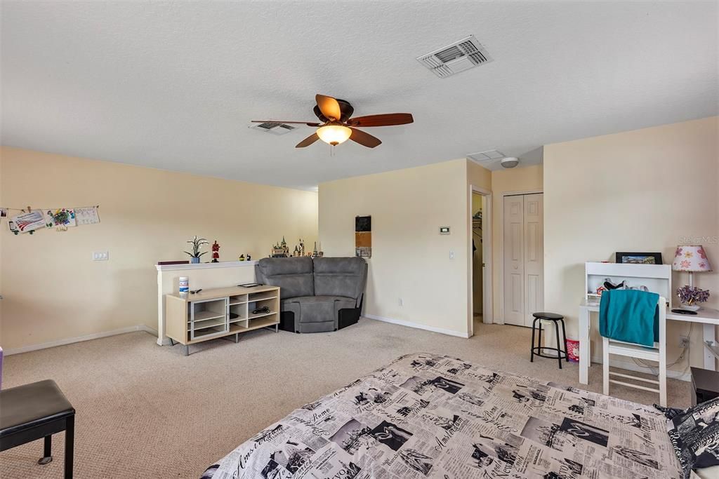 En Venta: $634,900 (5 camas, 3 baños, 2604 Pies cuadrados)