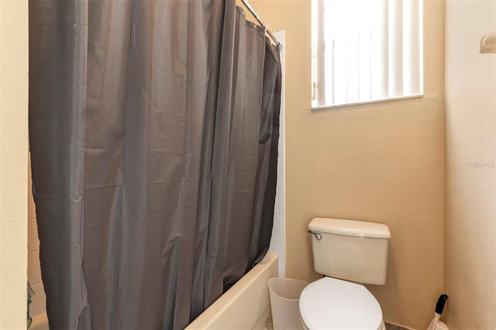 En Venta: $634,900 (5 camas, 3 baños, 2604 Pies cuadrados)