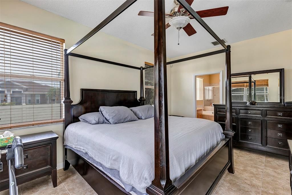 En Venta: $634,900 (5 camas, 3 baños, 2604 Pies cuadrados)