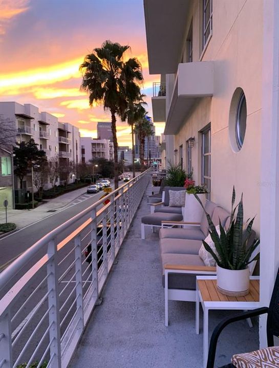 出租: $3,250 (1 贝兹, 1 浴室, 925 平方英尺)