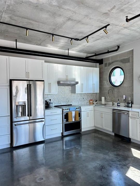 出租: $3,250 (1 贝兹, 1 浴室, 925 平方英尺)