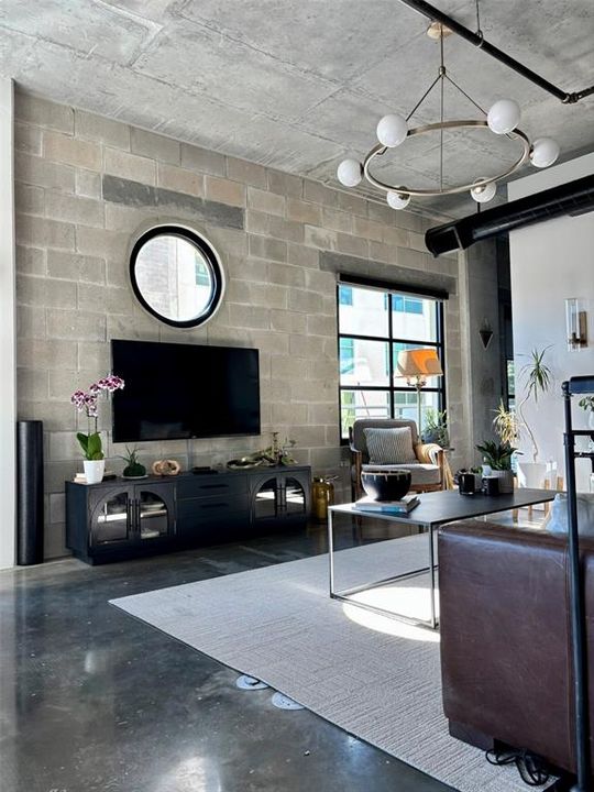 出租: $3,250 (1 贝兹, 1 浴室, 925 平方英尺)