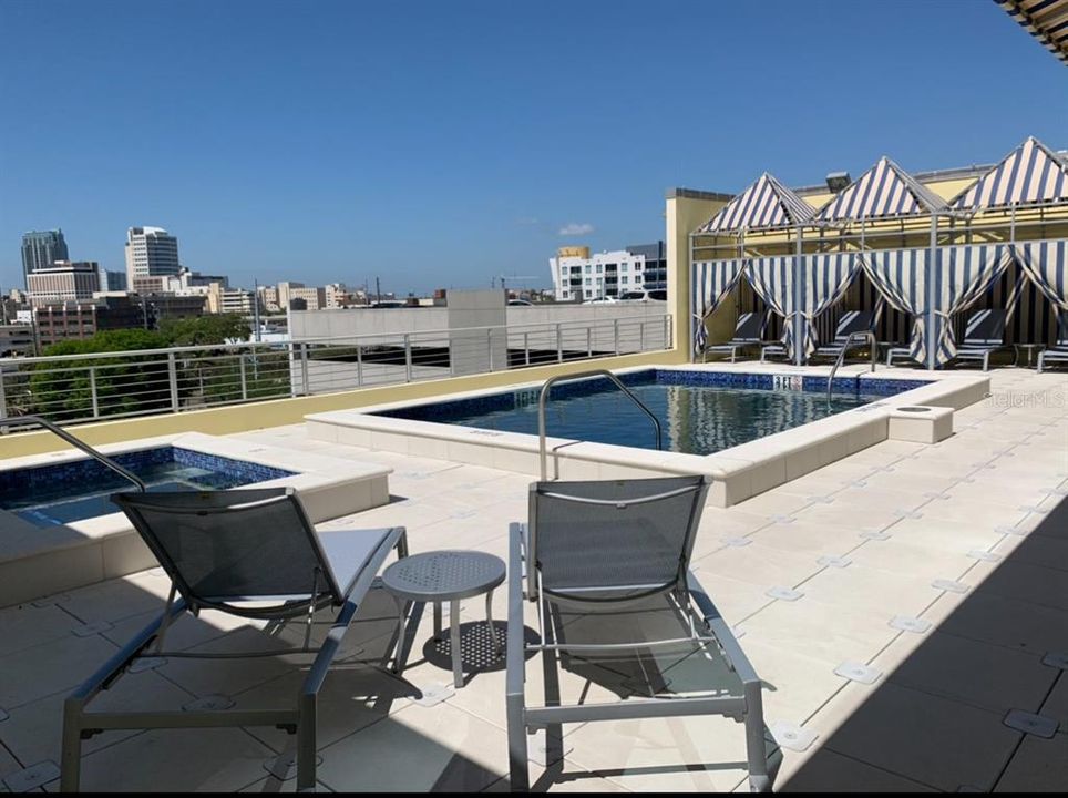 出租: $3,250 (1 贝兹, 1 浴室, 925 平方英尺)