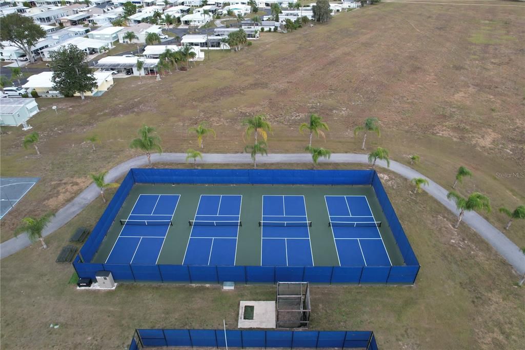 На продажу: $105,000 (2 спален, 2 ванн, 900 Квадратных фут)